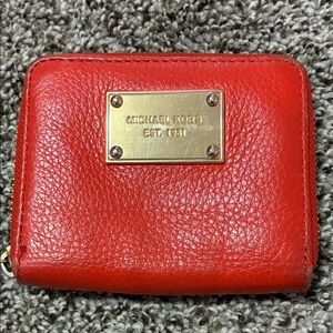 🌻 2/$20 Michael Kors Leather Wallet with Goldtone Hardware